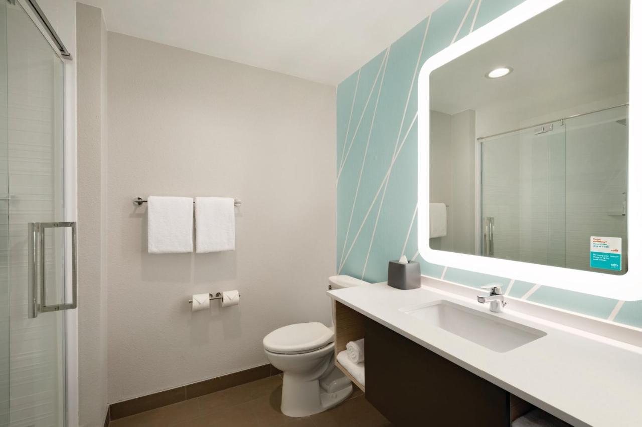 Avid Hotel Traverse City By Ihg エクステリア 写真