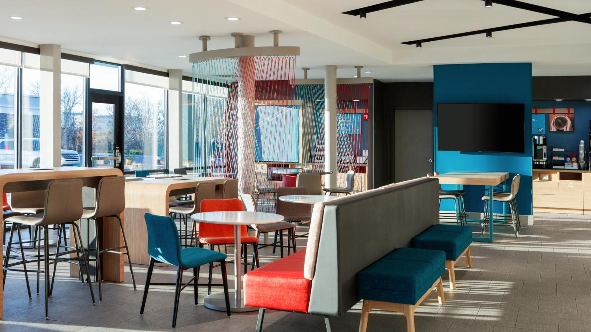 Avid Hotel Traverse City By Ihg エクステリア 写真